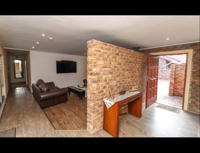 5 BEDROOM HOUSE FOR SALE IN MEYERSDAL